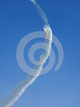 Jets formation with color smoke