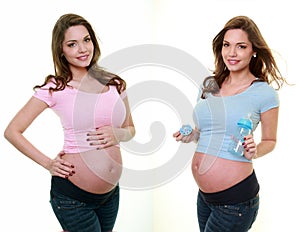 Jeune femme brune enceinte avec un top rose ou un top bleu photo