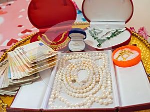 Jewellery and Money as a Wedding gift