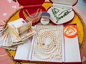 Jewellery and Money as a Wedding gift