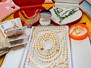 Jewellery and Money as a Wedding gift