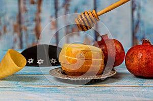 Jewish Holiday Rosh hashanah honey and apples with pomegranate