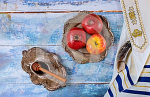 Jewish Holiday Rosh hashanah honey and apples with pomegranate