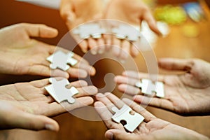 Jigsaw combines the energy of teamwork. The importance of working as a team Join groups to work and complete successful errands.