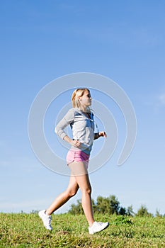 Jogging young sportive woman meadows sunny day