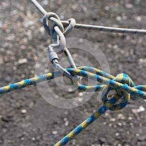 Joining somewhat ropes carabine.