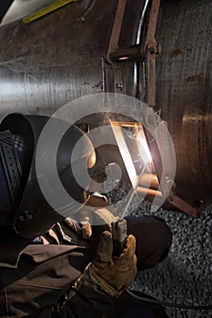 Jointing of large diameter pipes together using a chain of centralizer