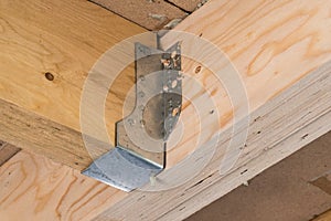 Joist truss bracket