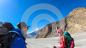 Jomsom - A couple wandering in Mustang valley