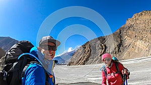 Jomsom - A couple wandering in Mustang valley