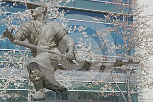 Josh Gibson statue by Omri Amrany