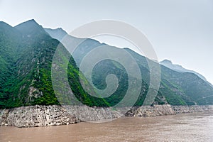 Journey to the Yangtze River along the mountains