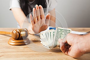 Judge refuses to take a bribe