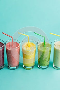 Juice with diffrrent tastse on the bluew background.