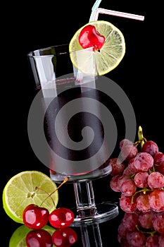 Juice and fresh fruits - organic, health drinks se