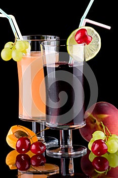 Juice and fresh fruits - organic, health drinks se