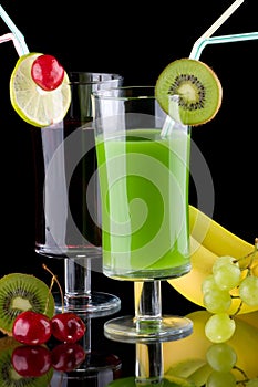 Juice and fresh fruits - organic, health drinks se