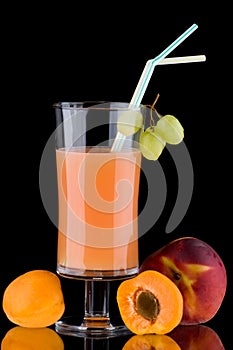 Juice and fresh fruits - organic, health drinks se