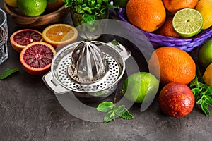 Juicer with different citrus fruits