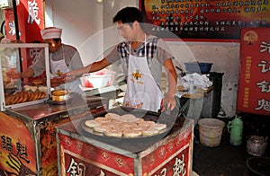 Jun Le, China: Chefs Making Chinese Pizzas