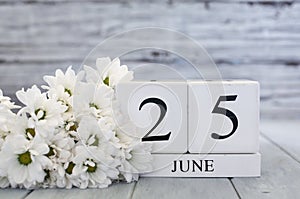 June 25th Calendar Blocks with White Daisies