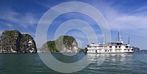 Junk boat in Ha Long Bay