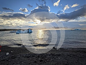 JÃ¶kulsÃ¡rlÃ³n lagoon in Iceland with icebergs floating in it