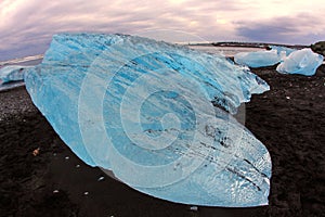 JÃ¶kursÃ¡rlÃ³n: the beach of icerber, ice and cold