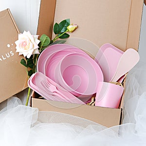 Kado Halus Plastic Dining Essentials Hamper