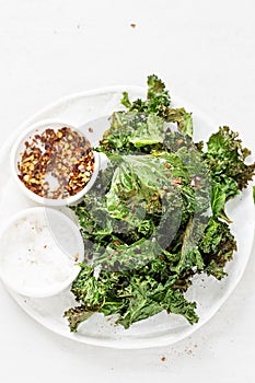 Kale chips with chilli flakes