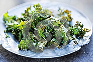 Kale chips with chilli flakes