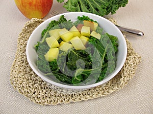 Kale salad with baked apple