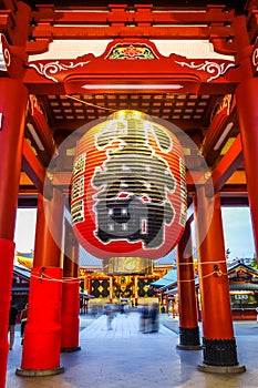 Kaminarimon gate and Lantern, Senso-ji temple, Tokyo, Japan