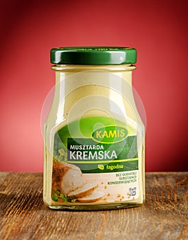 Kamis mustard on gradient background.