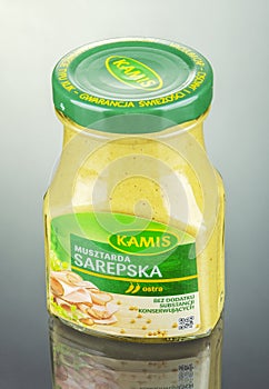 Kamis mustard on gradient background.