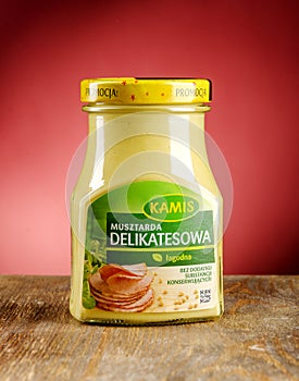Kamis mustard on gradient background.