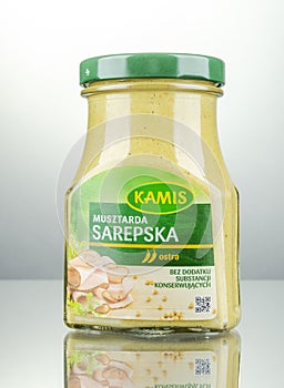 Kamis mustard on gradient background.