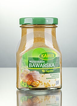 Kamis mustard on gradient background.