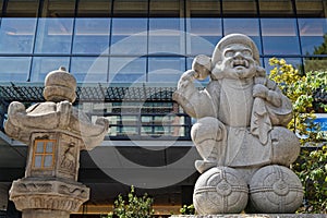 Kanda Myojin temple statues