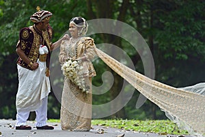 Kandy, Sri Lanka, November 10, 2015: Bride and groom wearing traditional dress