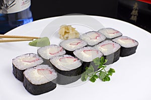 Kani hossomaki in a plate on a restaurante table