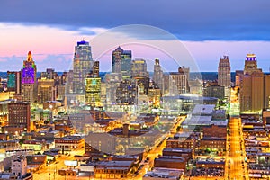 Kansas City, Missouri, USA downtown cityscape at twilight