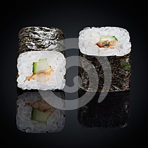 Kappa maki rolls with cucumber and spicy sauce