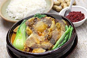 Kare kare, filipino oxtail stew