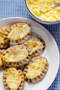 Karelian pasties and munavoi