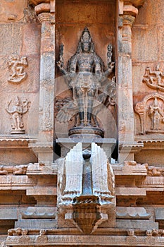 Kartikeya, Niche above gorgyle, north wall, Subrahmanyam shrine, Brihadisvara Temple complex, Tanjore, Tamil Nadu