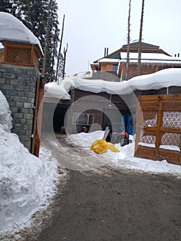 Kashmirs famous hotel in Gulmarag Khyber hotel 24hrs power facility &swimng pool facility in very room shining snow on roofs