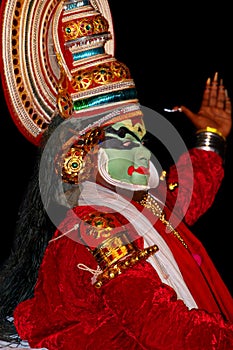 Kathakali dancer photo
