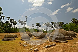 Katurogoda Ancient Vihara, dagobas