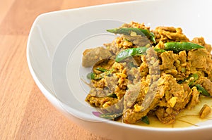 Kaur Gling Moo - Stir fried pork with hot yellow curry paste